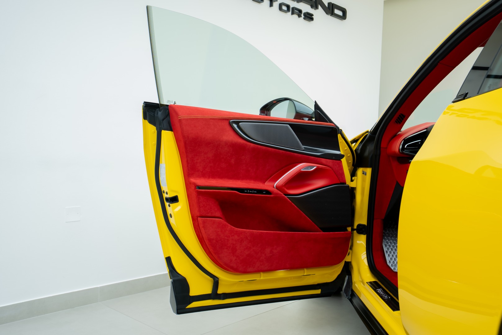 2025 FERRARI PUROSANGUE | FULL CARBON | MAIN DEALER SERVICE | HIGH SPECS |